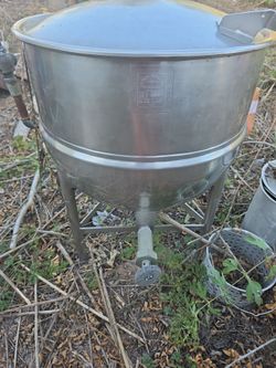 Commercial steam jacketed kettle