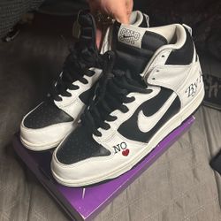 Supreme Dunks Size 9.5 