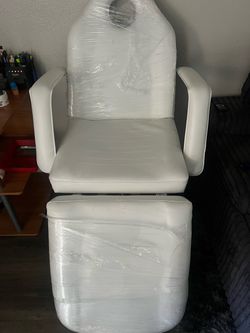 White Salon Spa Treatment Chair with Footrest