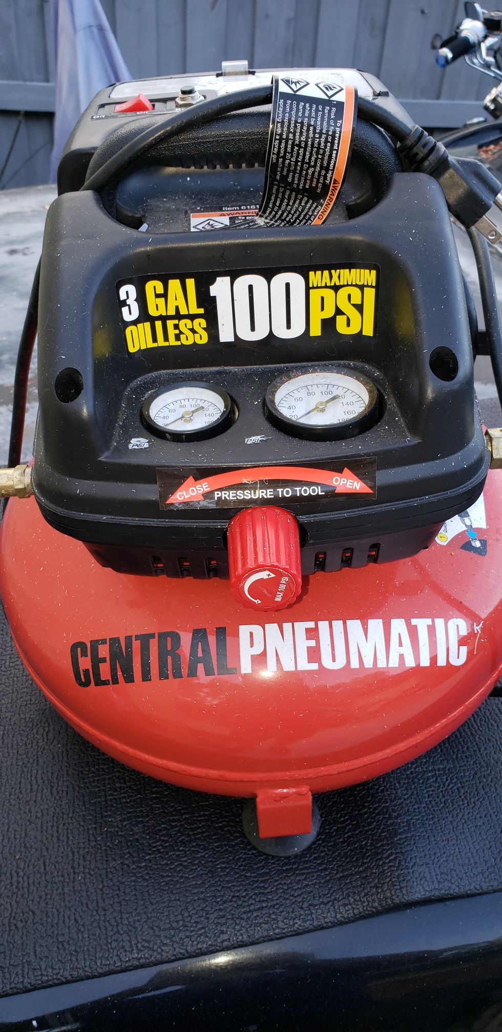 Central Pneumatic 100 PSI compressor