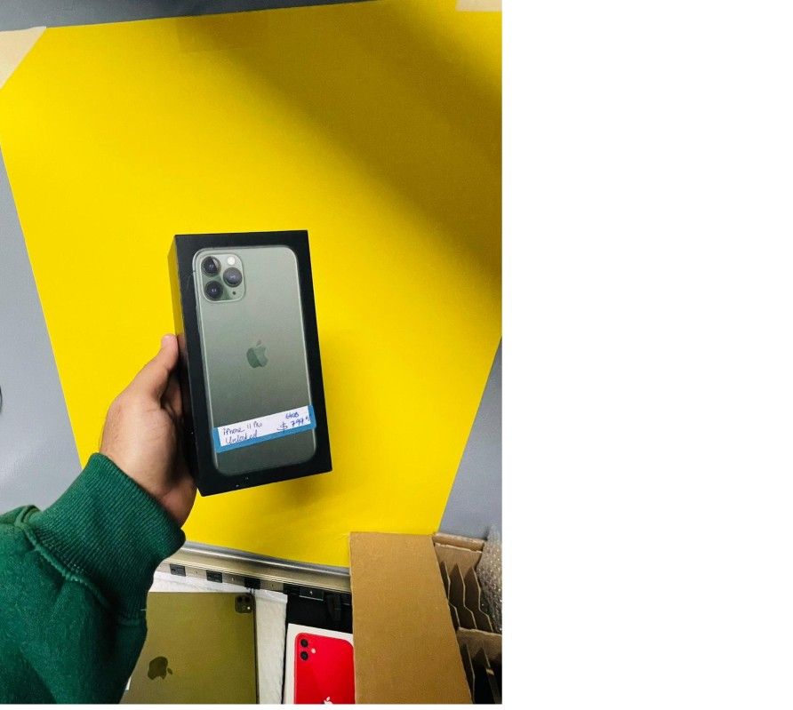 iPhone 11 Pro Green 64gb Unlocked (Finance for $80 down, no credit needed and take home today) (3 months no interest) $725