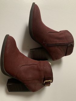Maroon booties- size 8