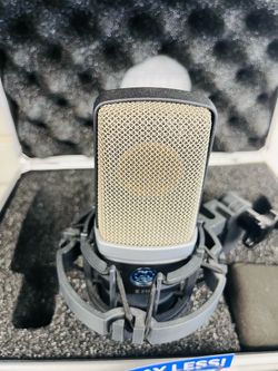 AKG C214 Large-Diaphragm Condenser Microphone