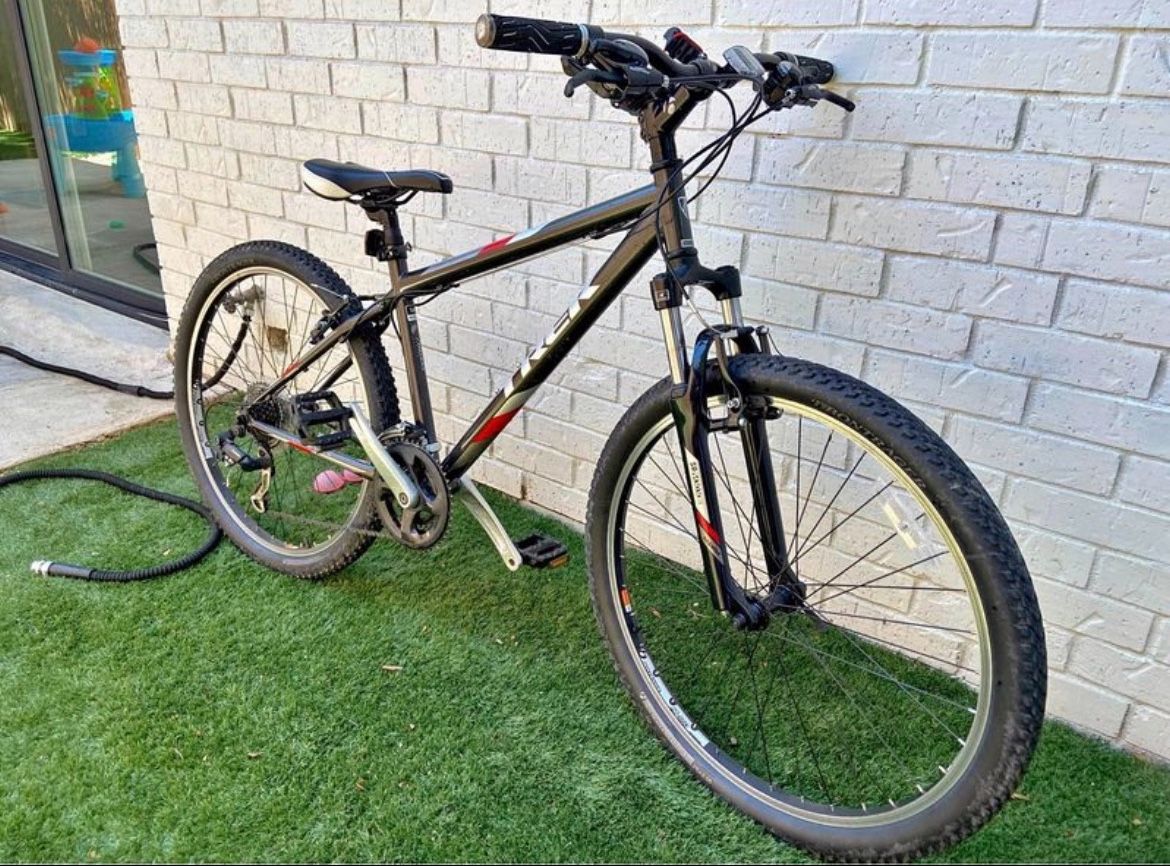 Trek 812 mountain bike