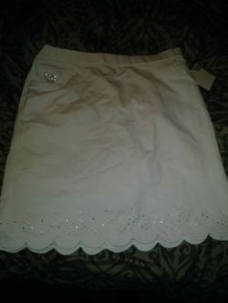 New with tags cute skirt-medium.