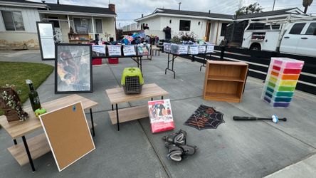 Garage sale 1661 s Nutwood st