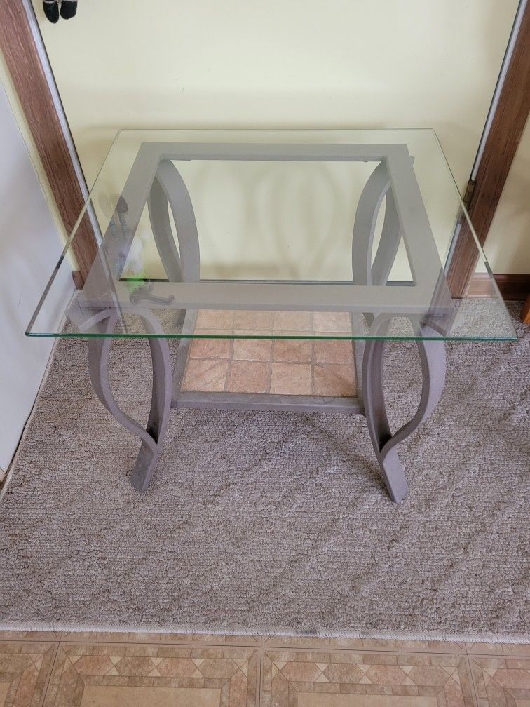 Table / End