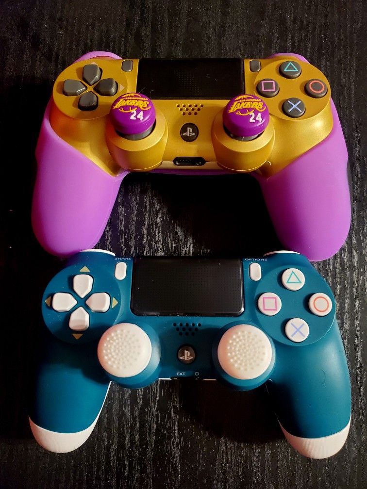 PS4 Controllers 