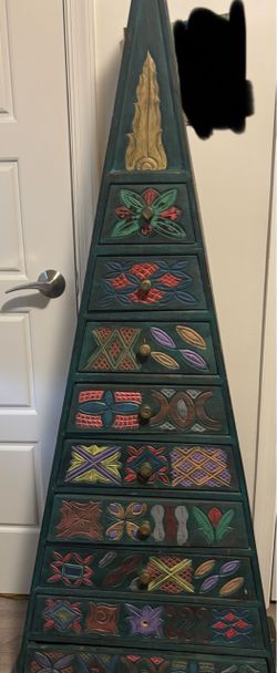 Vintage pyramid chest