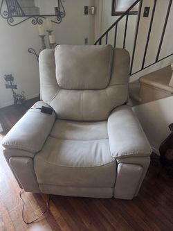 Never used bought 3 wks. Ago Electric Recliner