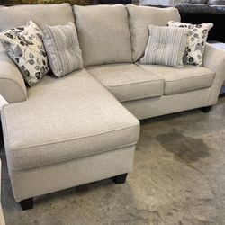 💥 New Sofa Chaise Includes Accent Pillows❗️