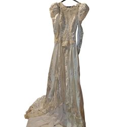 Vintage Wedding Dress Gown Lace US Union Made Average Fit Long Flowing Train B+