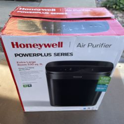 Honeywell Air Purifier, Like New, Was $290 Retail
