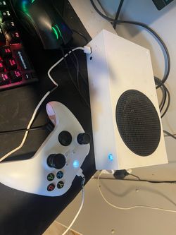 Xbox series s- comes with gaming keyboard and mouse and headset