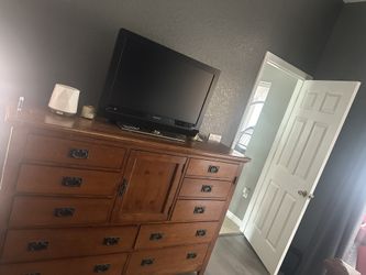 King Size Bed And Dresser 