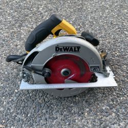 Dewalt Circular saw 7-1/4 in. Corded 