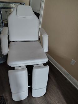 White Tattoo Chair with arm and Leg Rest