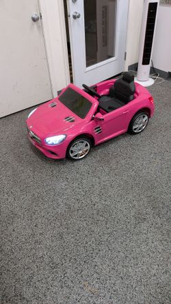 Girls age 1 -4 Mercedes Ride on car toy electric vehicle