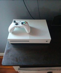 Xbox 1 with 2 controllers black and white