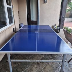 Like new ping pong Table Paddle And Balls Set 