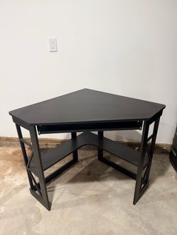 Corner desk