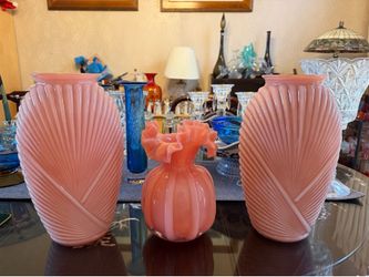 Set of 3 Vintage pink vase