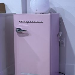 Mini Fridge 100$ 