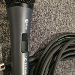 SENNHEISER E825-S Stage Mic