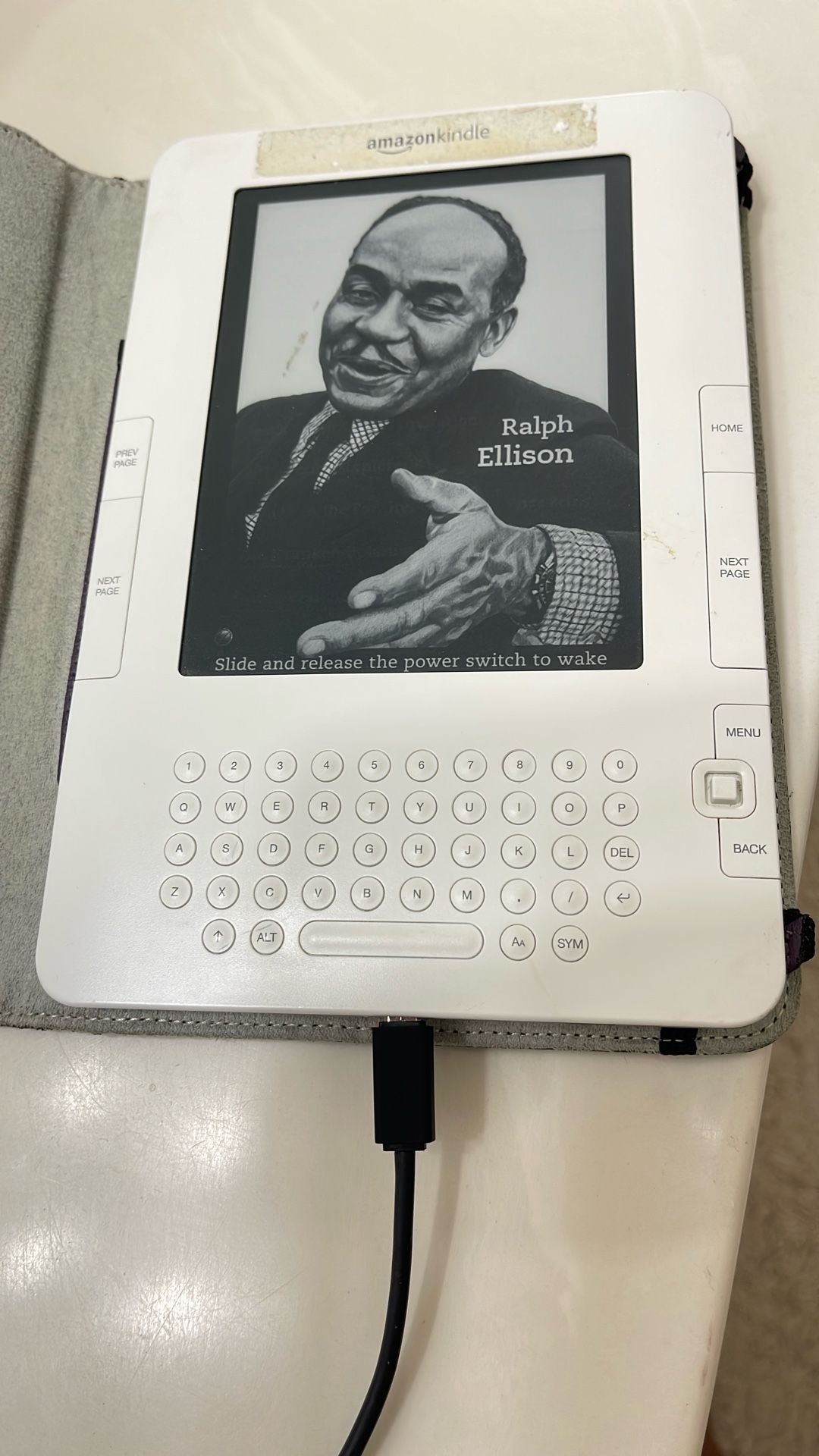 Amazon Kindle White 2nd Generation Model D00701 2GB