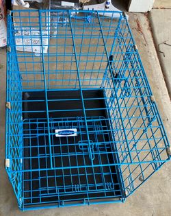 PetMate Dog Crate 25”x16” 2-Door entry/exit pull out tray, handle, easy setup