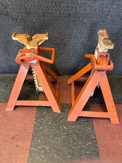 Jack stands