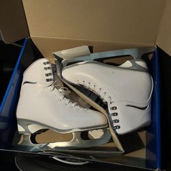 Women’s Ice Skates