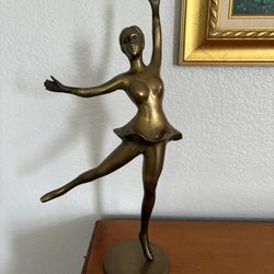Ballerina Statue 