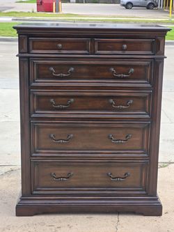 DRESSER