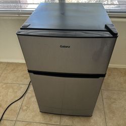 Galanz 3.1 Cu Ft Mini Fridge with Freezer