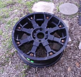 (1) alloy wheel Chevy truck