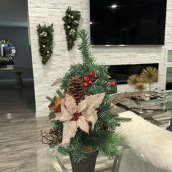 Festive Christmas Tree Décor – Perfect for Any Room