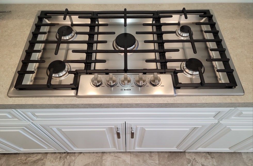 Bosch Benchmark 36" 5-Burner Gas Cooktop