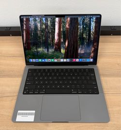 14" MacBook Pro M1 Pro 8 Core*500GB SSD*16GB RAM