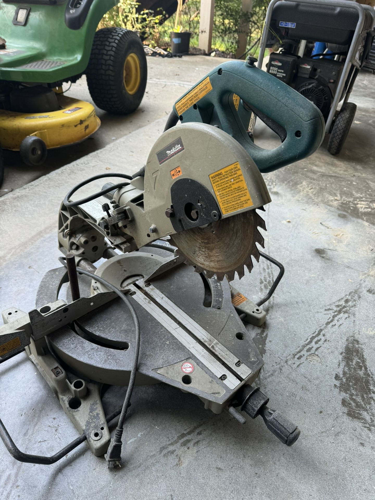 Miter saw and gasoline generator 5550 watts