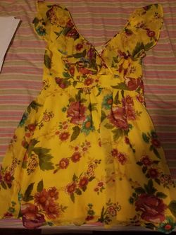 Beautiful yellow floral dress size small