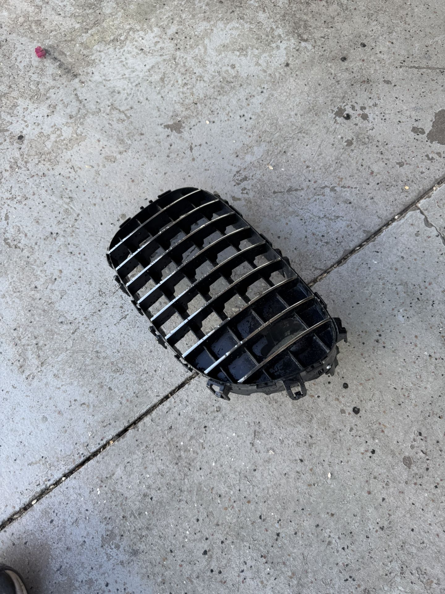 BMW 7 Series Grill Drivers Side . Cheap $20