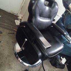 Black leather And Stainless SteelBarbershop Chair   New In Pristine Condition 