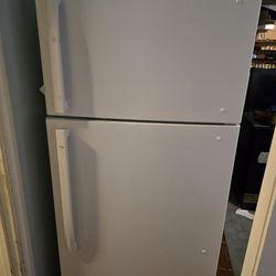 18 Cu Ft Refrigerator 