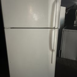 18 Cubic Ft Refrigerator 
