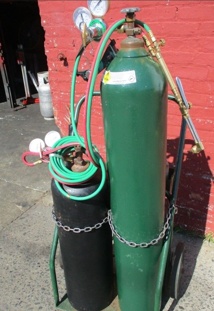 Big Oxy And Acytellene Torch Set With Newer Victor Torch And Gauges