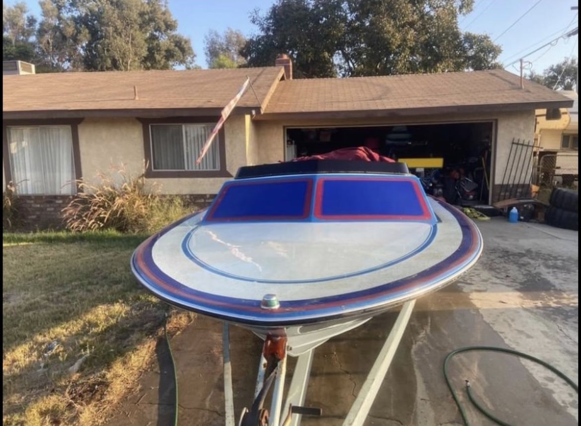 23 ft mini day cruiser V8