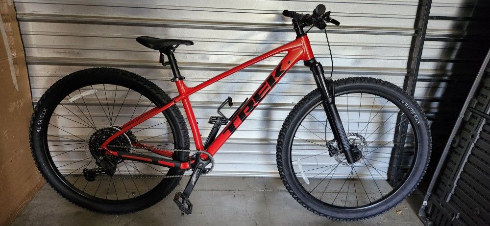 2025 Trek Marlin 6 Hardtail Xc Trail Mountain Bike Size Medium