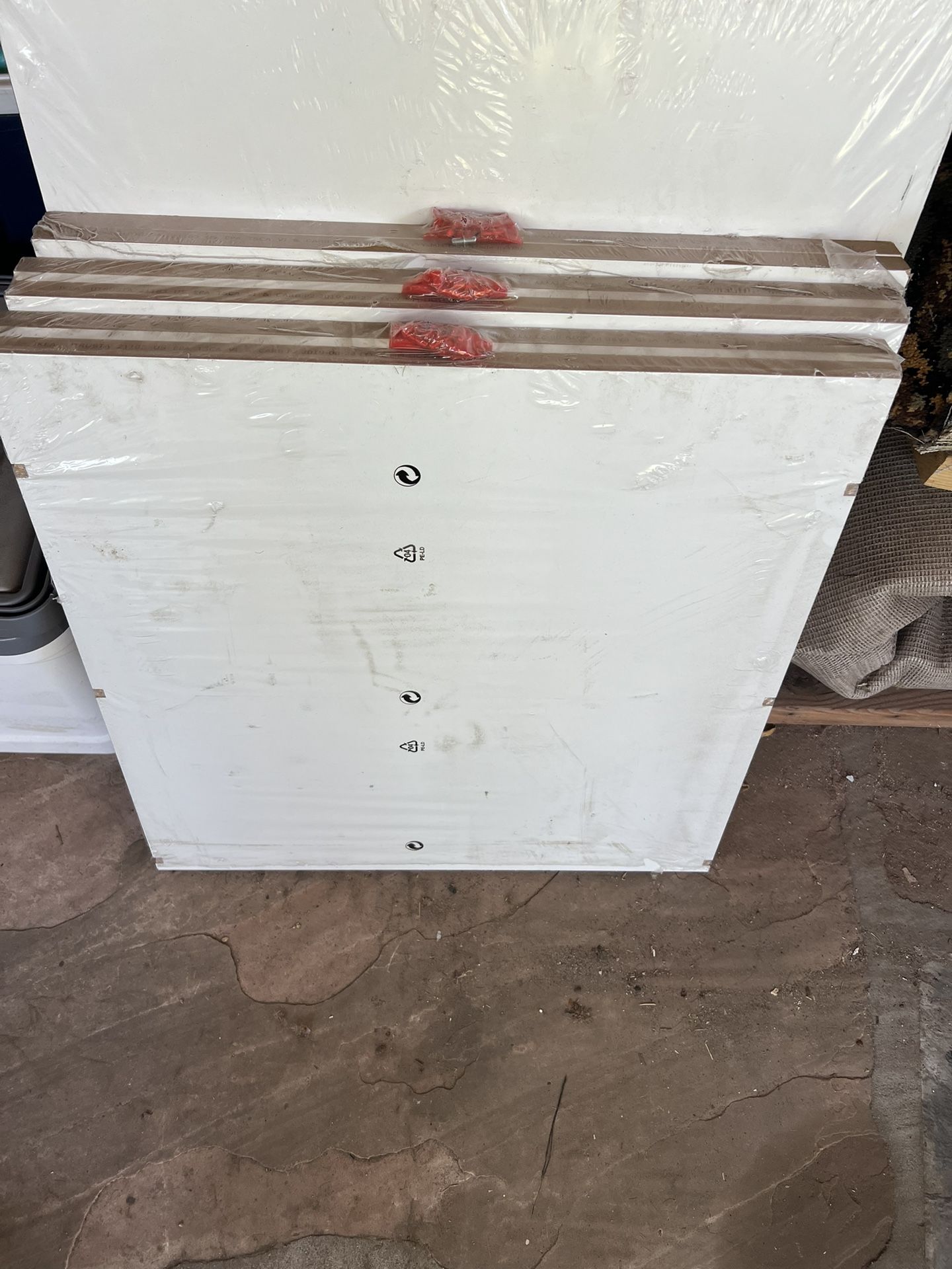 IKEA UTRUSTA White 24x24 Inches Article Number 002.655.33