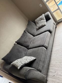 FREE COUCHES